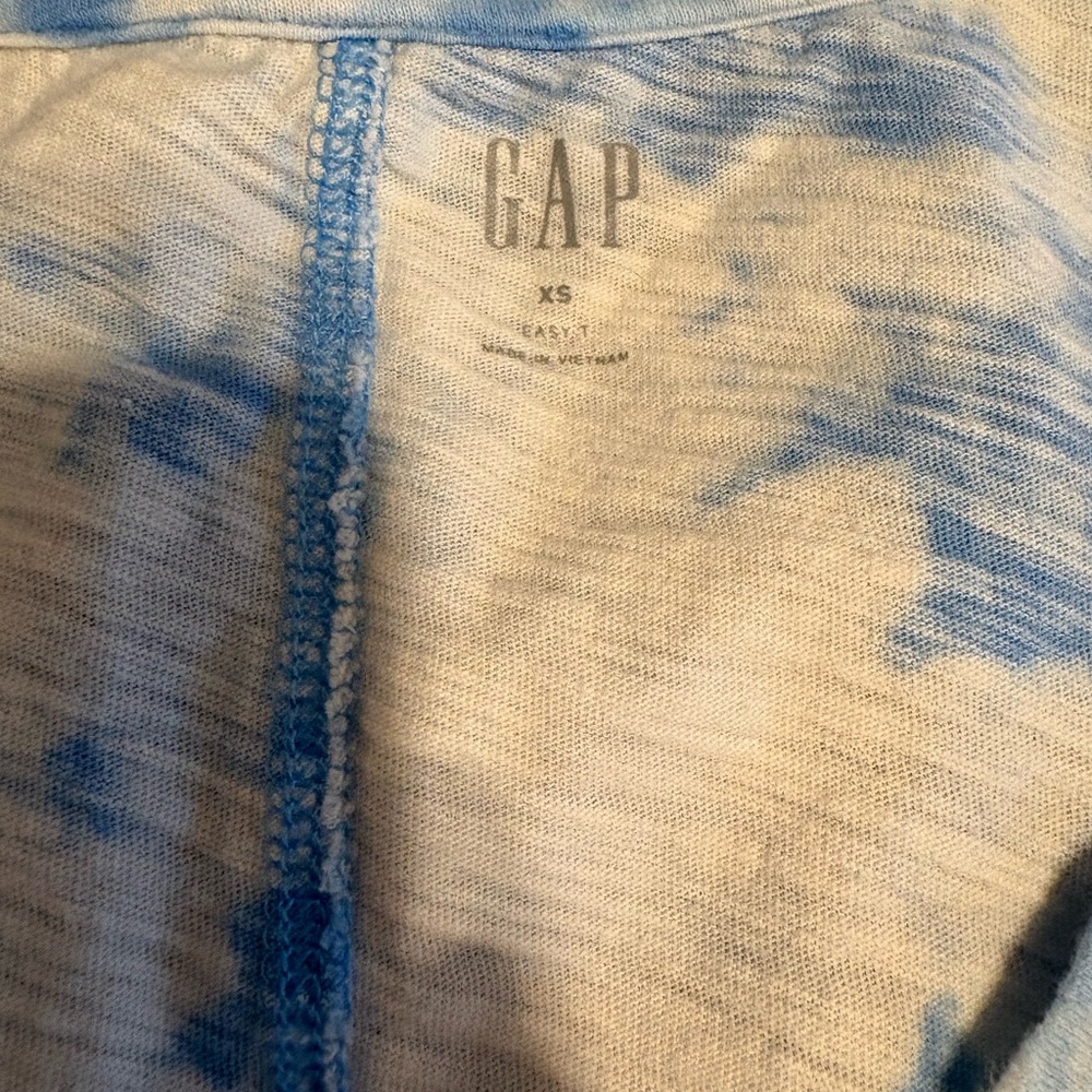 GAP V-Neck Boho Tee Bundle - Picture 6 of 6